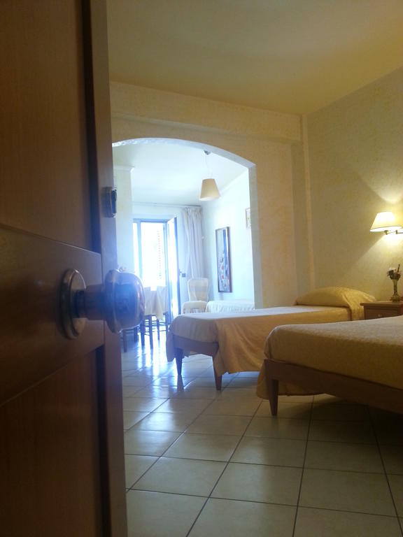 Hotel Mistef Falerna Phòng bức ảnh